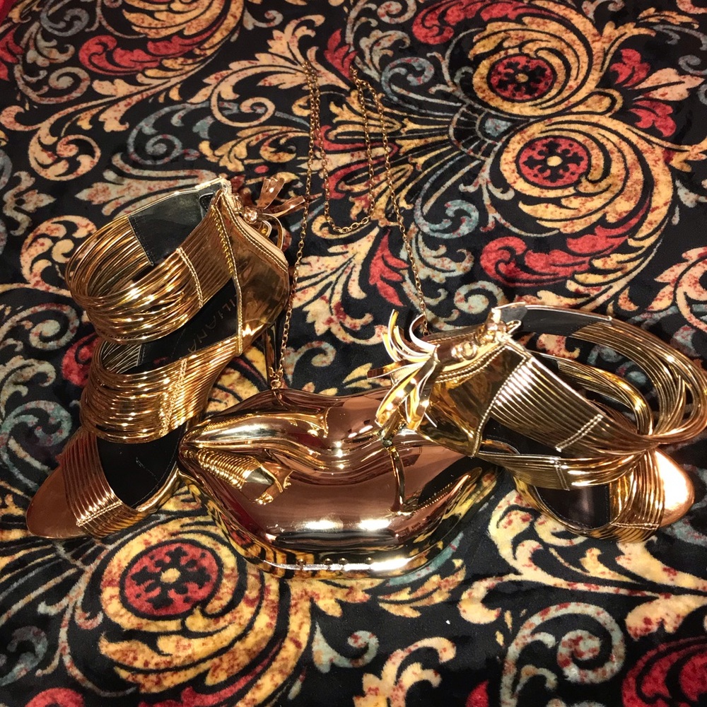 Gold muah clutch with gold shoes - Picture 3 of 7